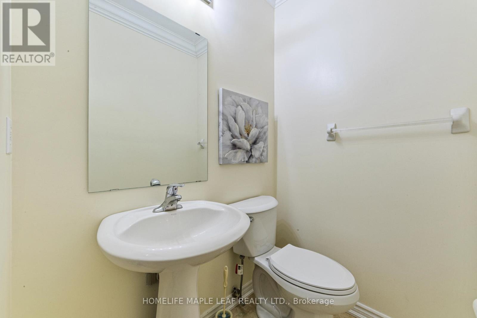 Photo 20 of 18 Regis Circle, Brampton ON