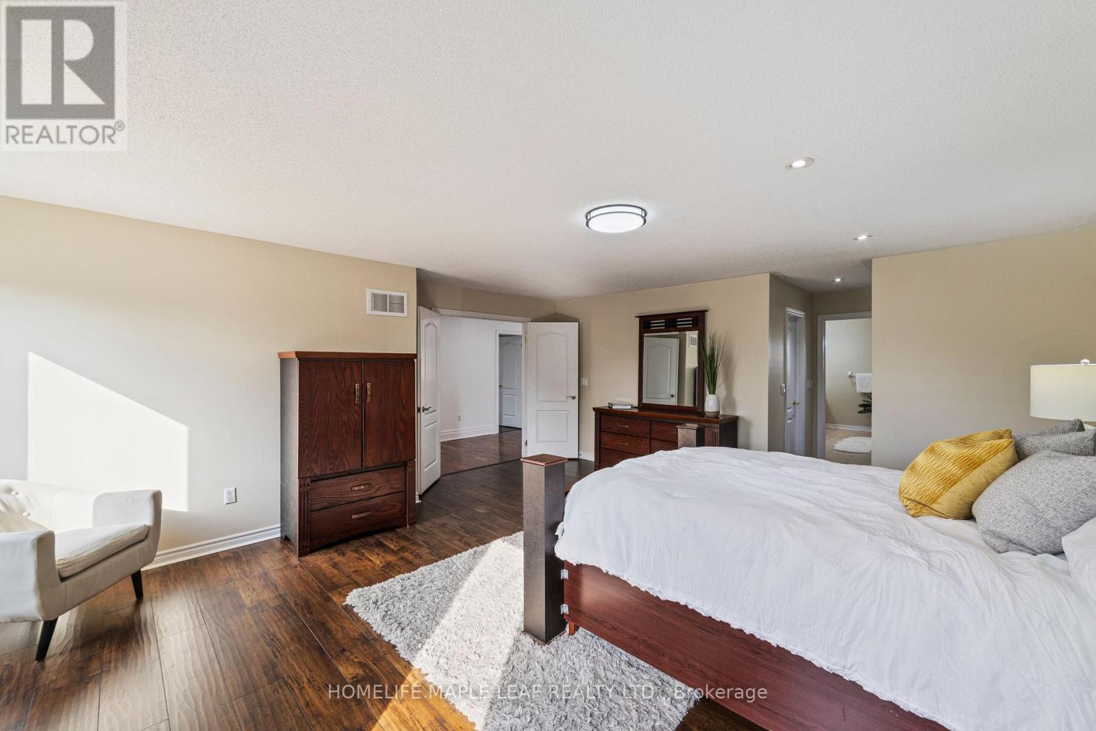 Photo 26 of 18 Regis Circle, Brampton ON