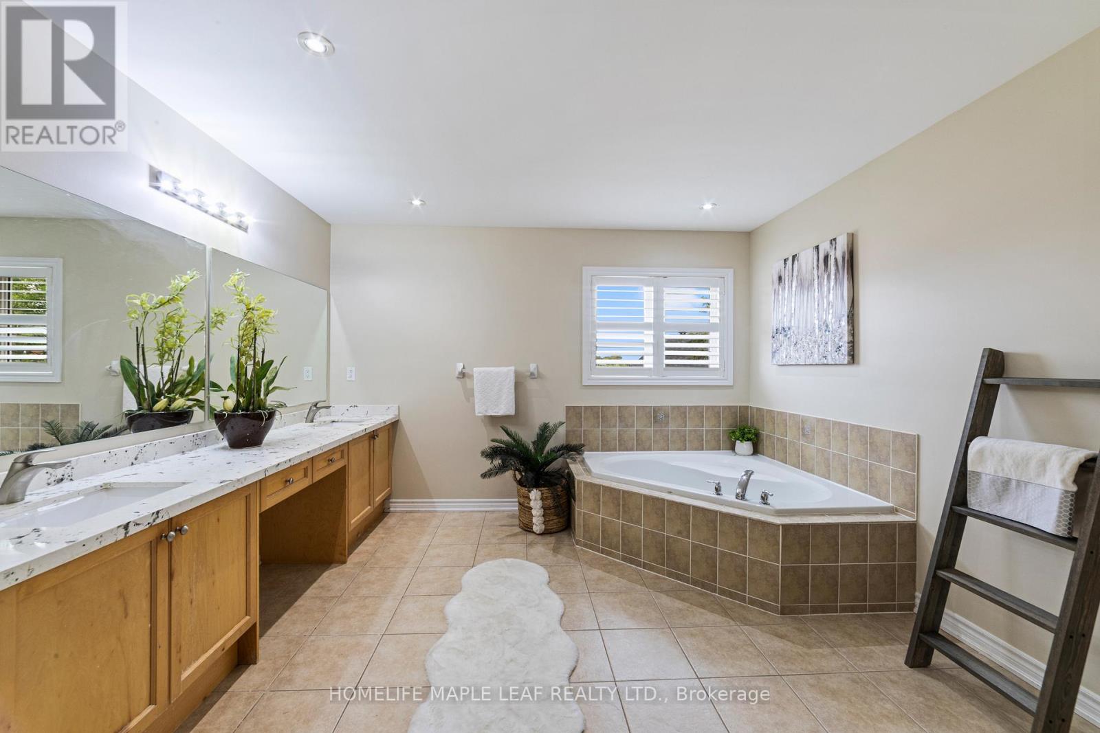 Photo 27 of 18 Regis Circle, Brampton ON