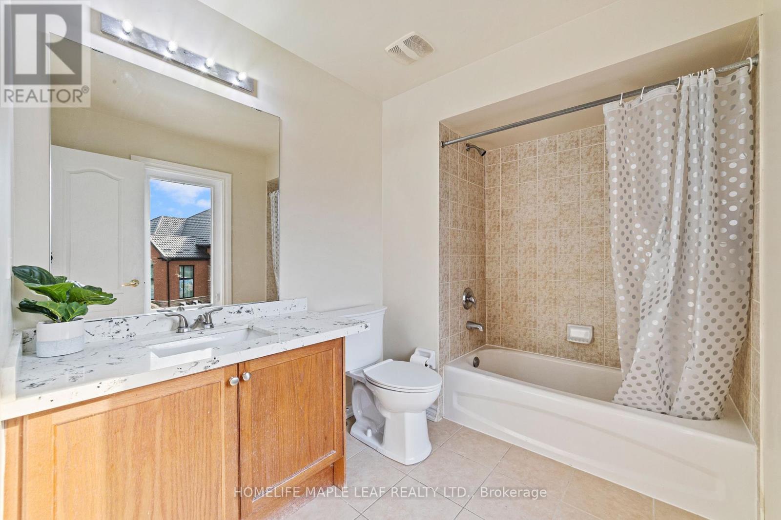 Photo 30 of 18 Regis Circle, Brampton ON