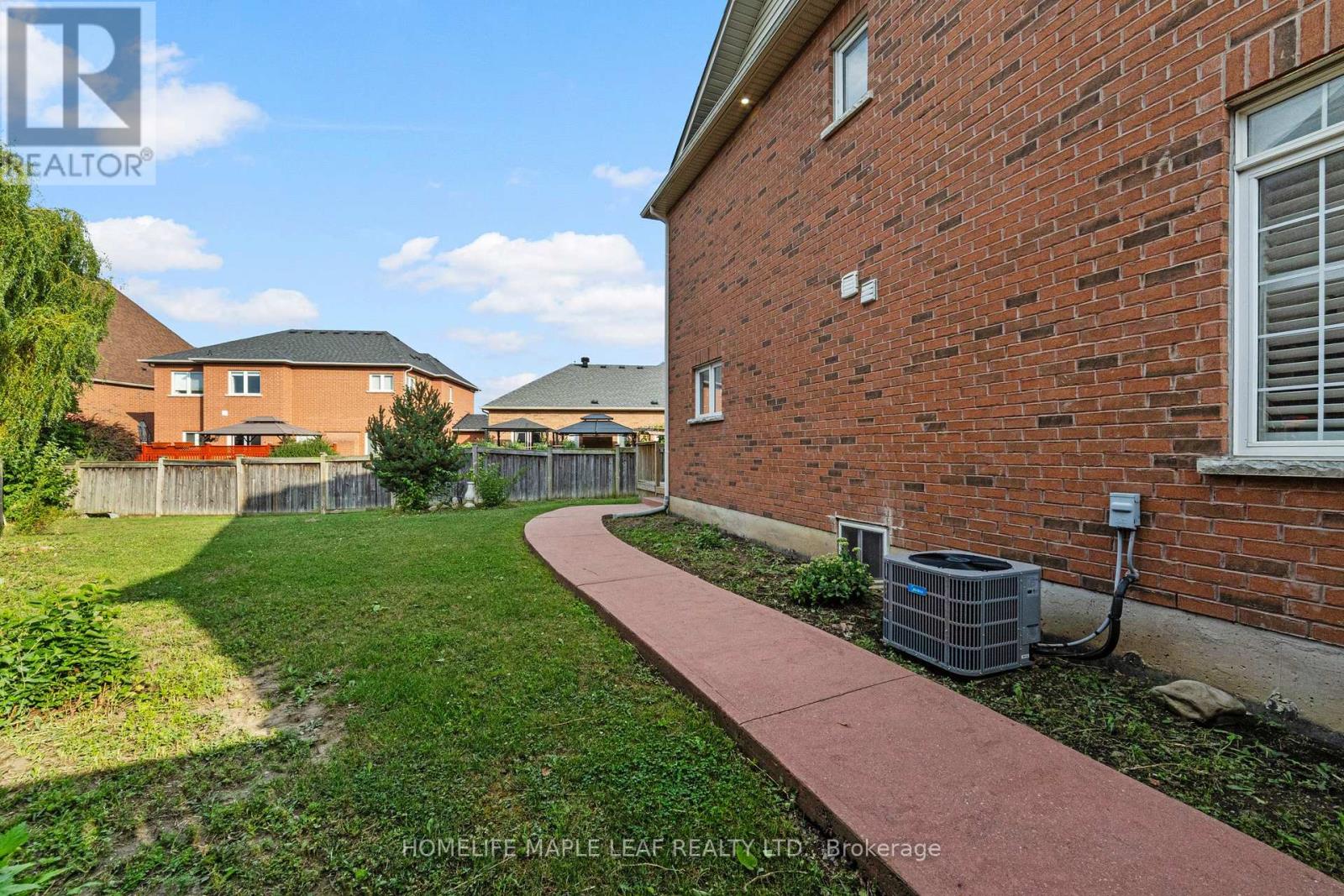 Photo 36 of 18 Regis Circle, Brampton ON
