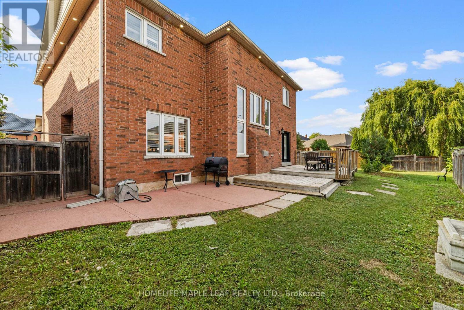 Photo 39 of 18 Regis Circle, Brampton ON
