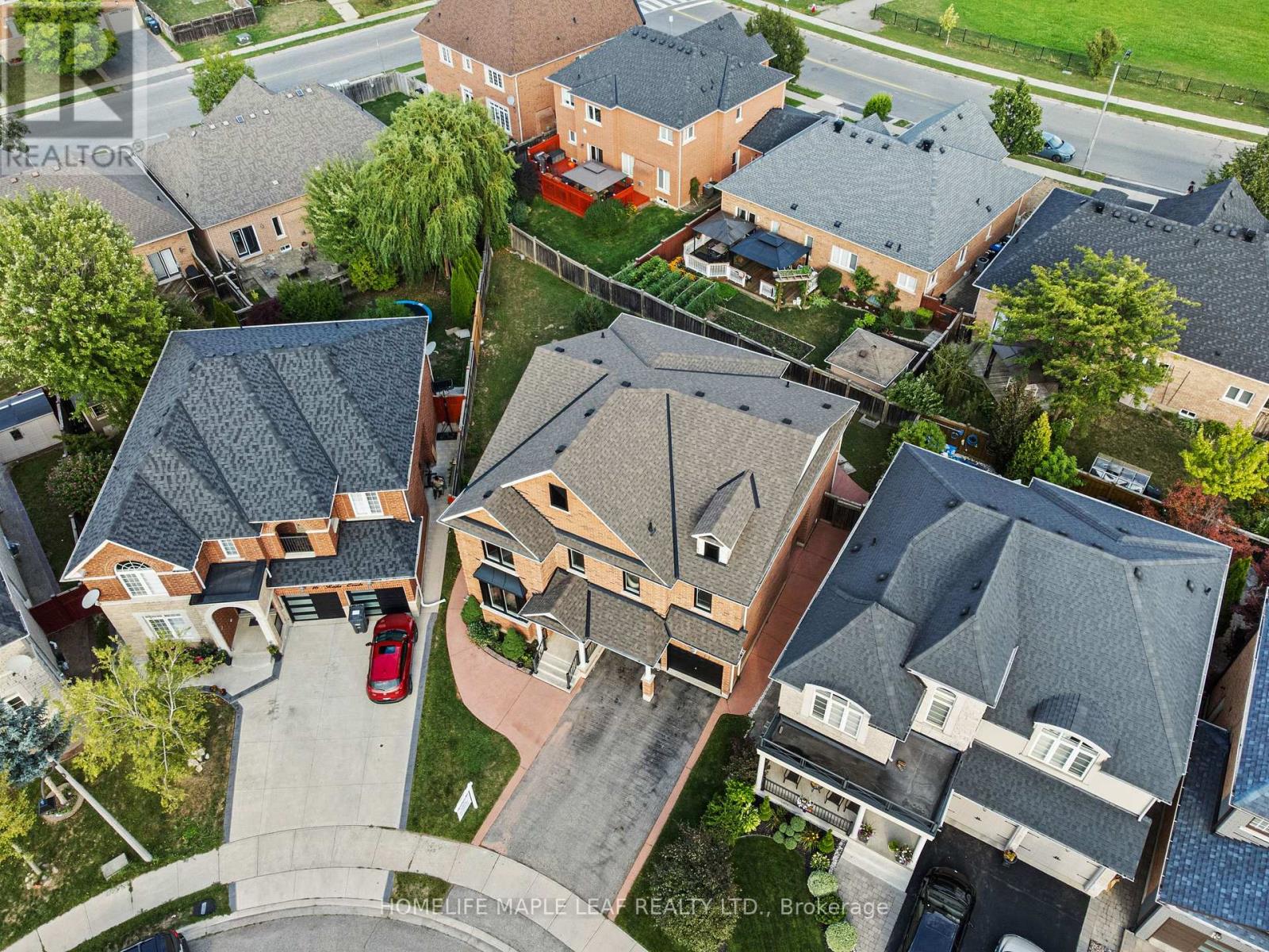 Photo 41 of 18 Regis Circle, Brampton ON