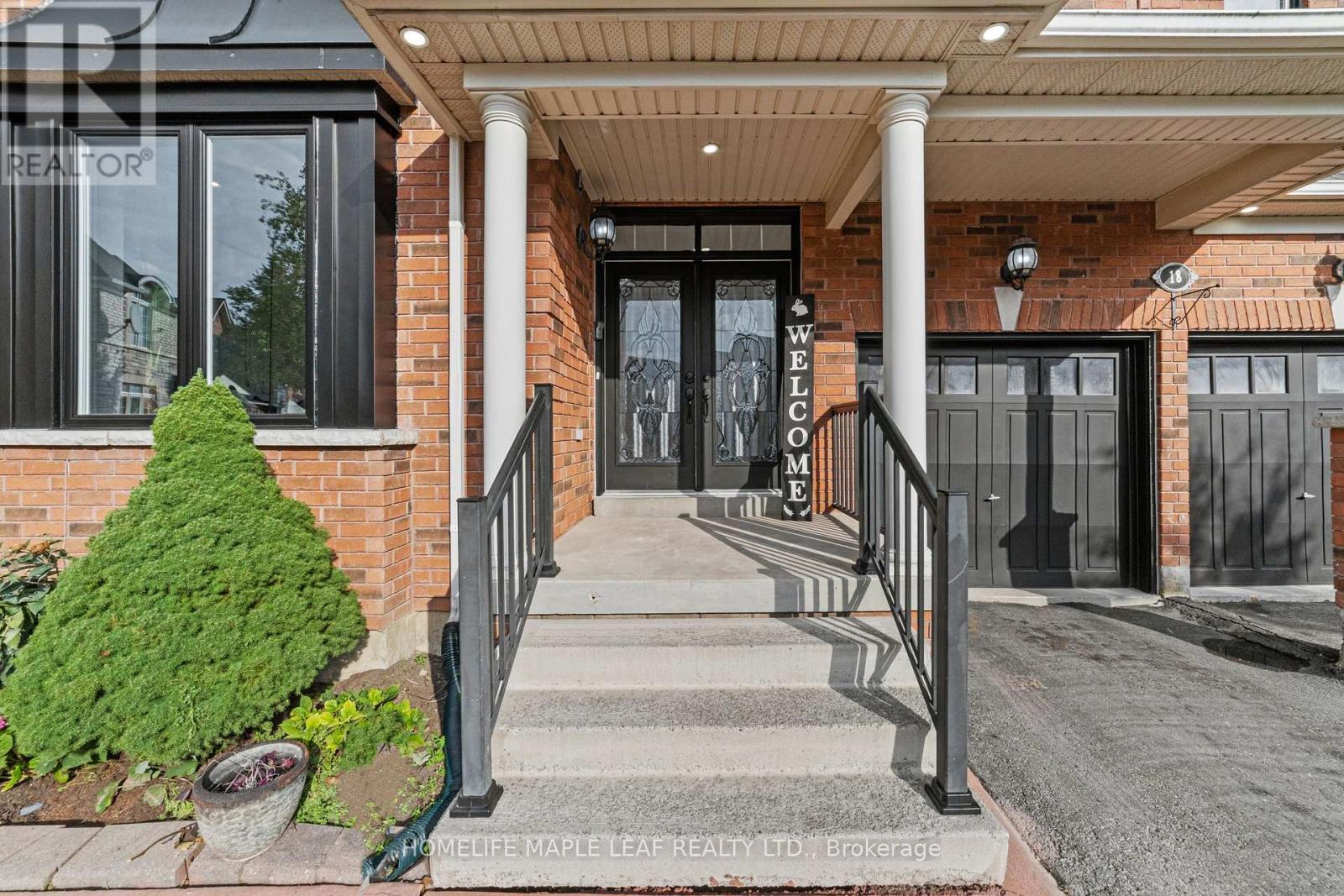 Photo 5 of 18 Regis Circle, Brampton ON