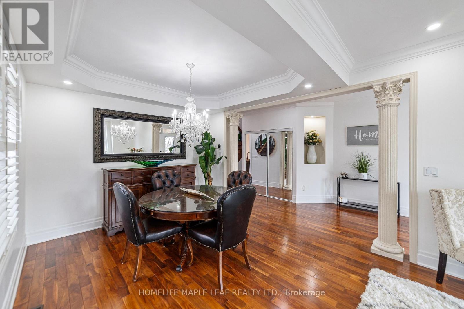 Photo 7 of 18 Regis Circle, Brampton ON