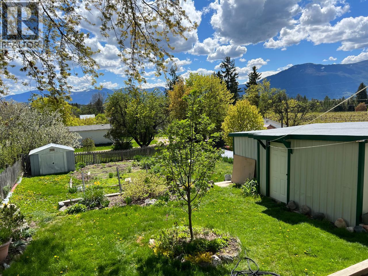 1121 ERICKSON Road, Creston