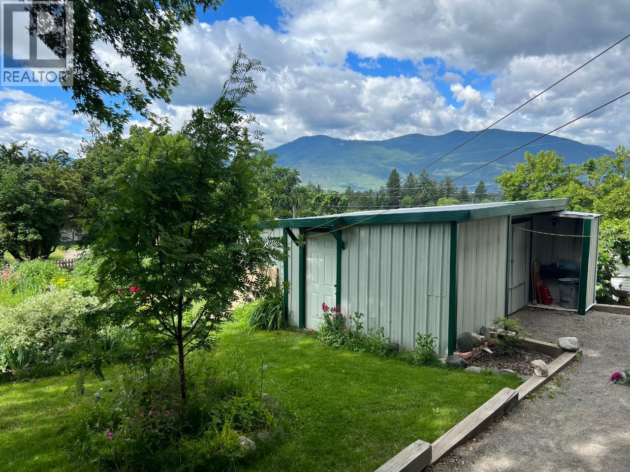 1121 ERICKSON Road, Creston