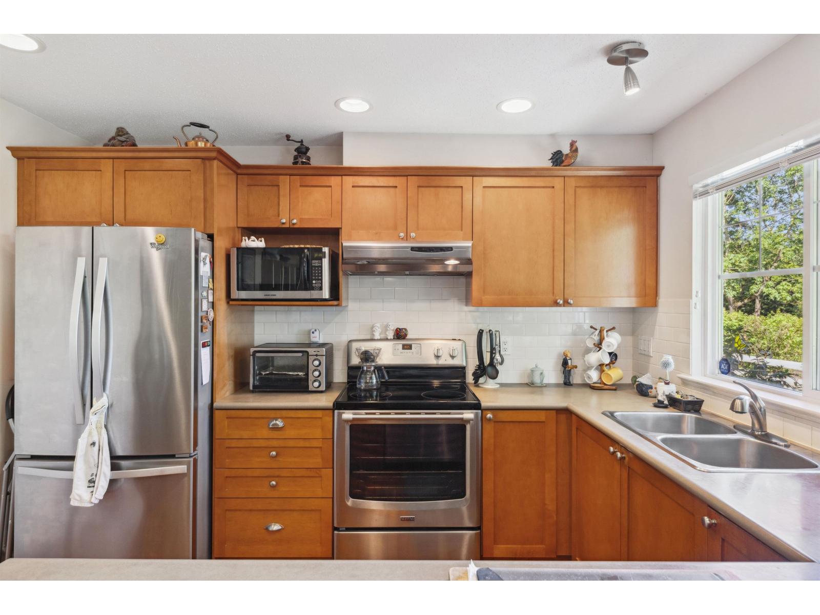 Photo 10 of 49 17097 64 Avenue, Surrey BC