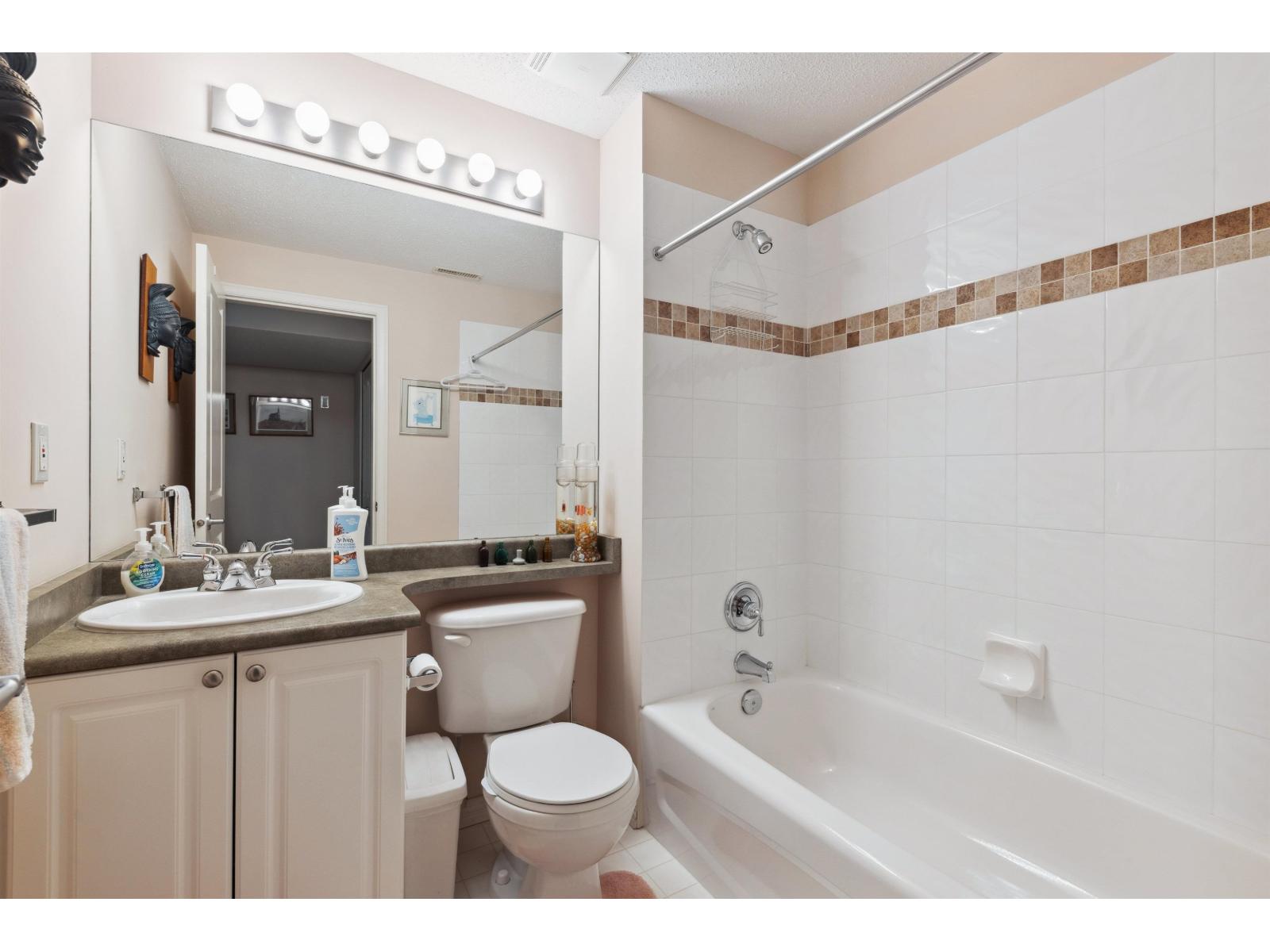 Photo 23 of 49 17097 64 Avenue, Surrey BC