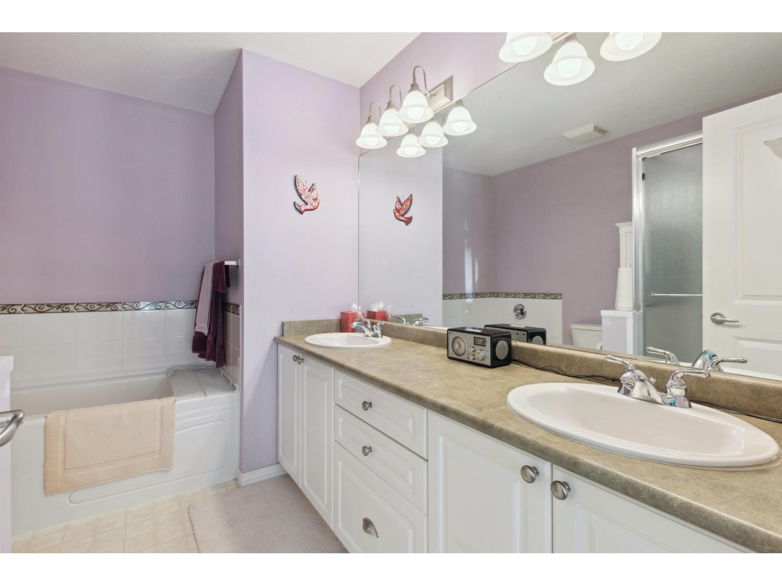 Photo 14 of 49 17097 64 Avenue, Surrey BC