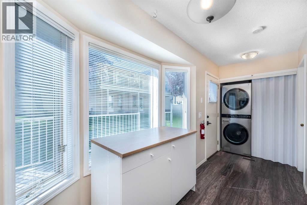 Single Family House for Sale in  Christie Park Mews SW Christie Park Calgary 