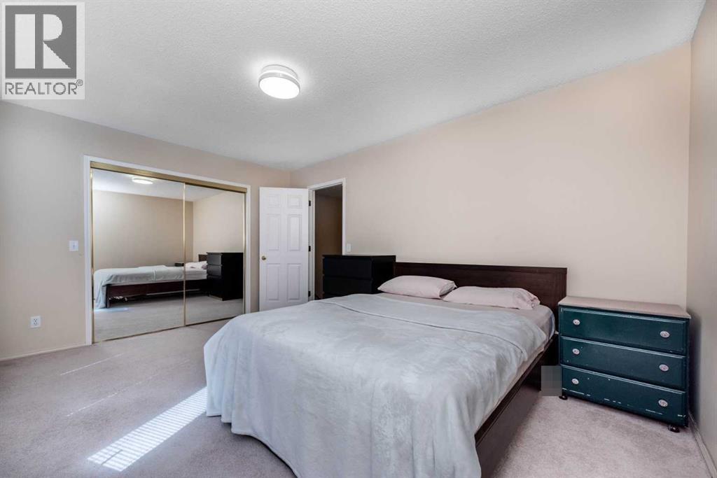 Single Family House for Sale in  Christie Park Mews SW Christie Park Calgary 