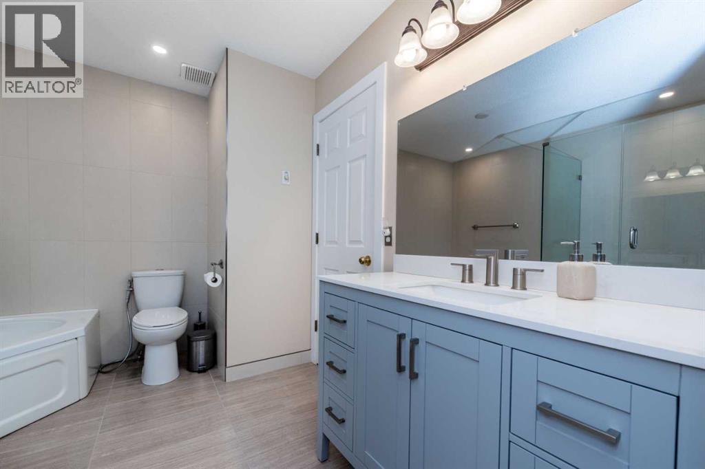 Single Family House for Sale in  Christie Park Mews SW Christie Park Calgary 