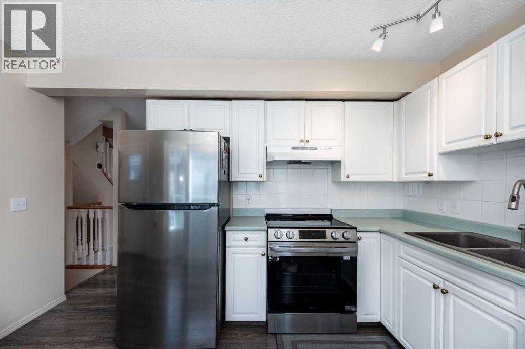 Single Family House for Sale in  Christie Park Mews SW Christie Park Calgary 