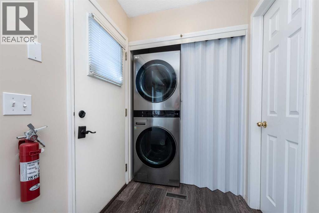 Single Family House for Sale in  Christie Park Mews SW Christie Park Calgary 