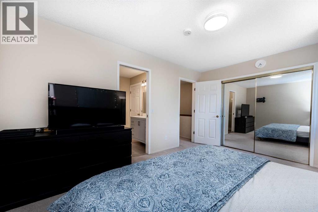 Single Family House for Sale in  Christie Park Mews SW Christie Park Calgary 