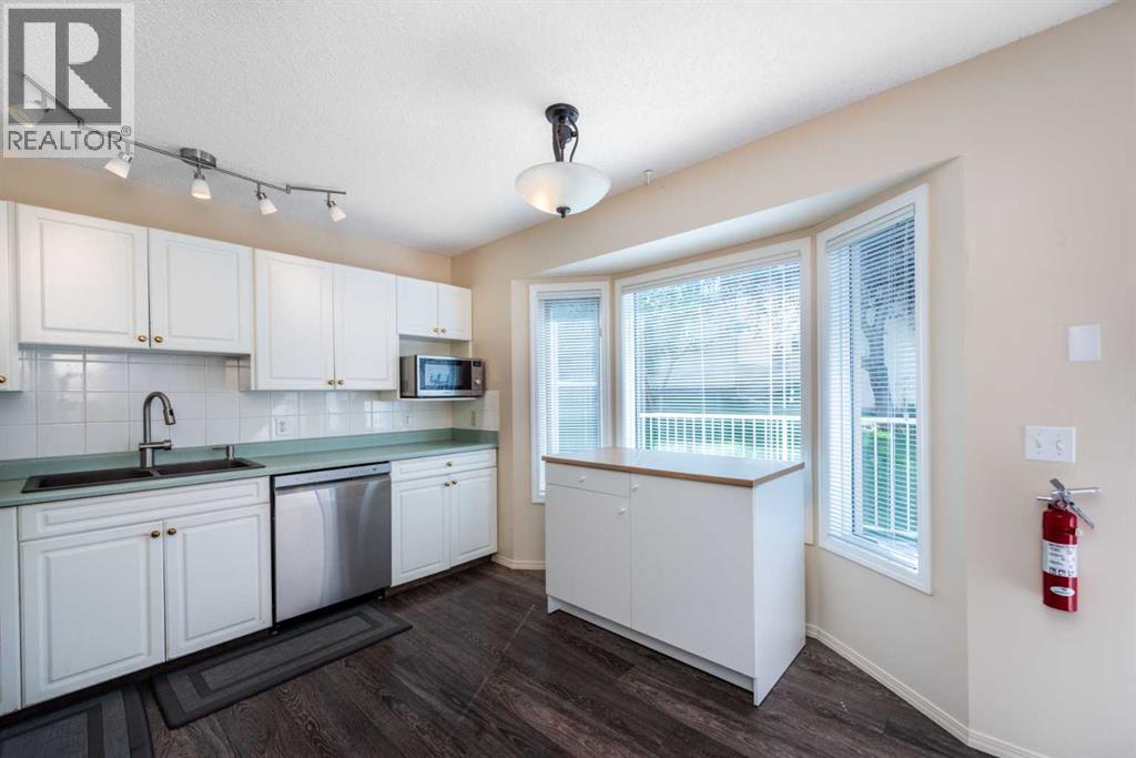 Single Family House for Sale in  Christie Park Mews SW Christie Park Calgary 