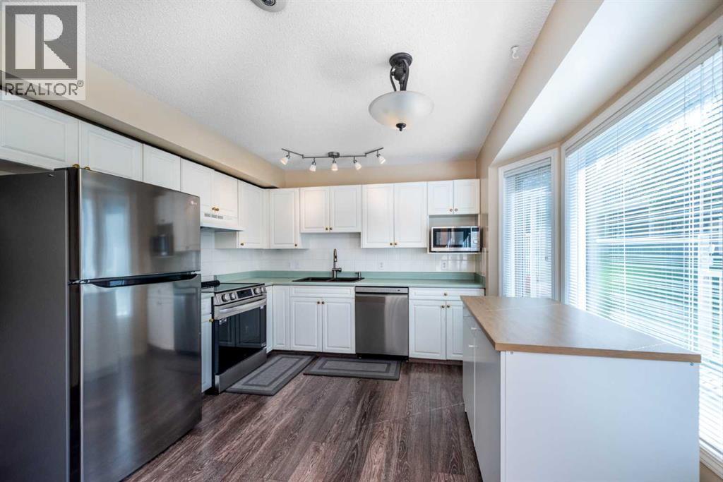 Single Family House for Sale in  Christie Park Mews SW Christie Park Calgary 