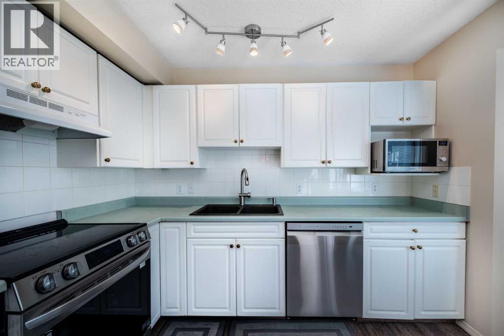 Single Family House for Sale in  Christie Park Mews SW Christie Park Calgary 