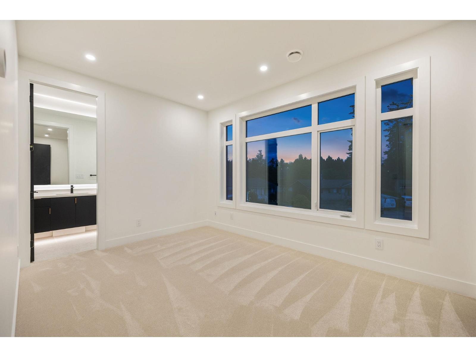 Photo 12 of 8689 Tunis Place, Surrey BC