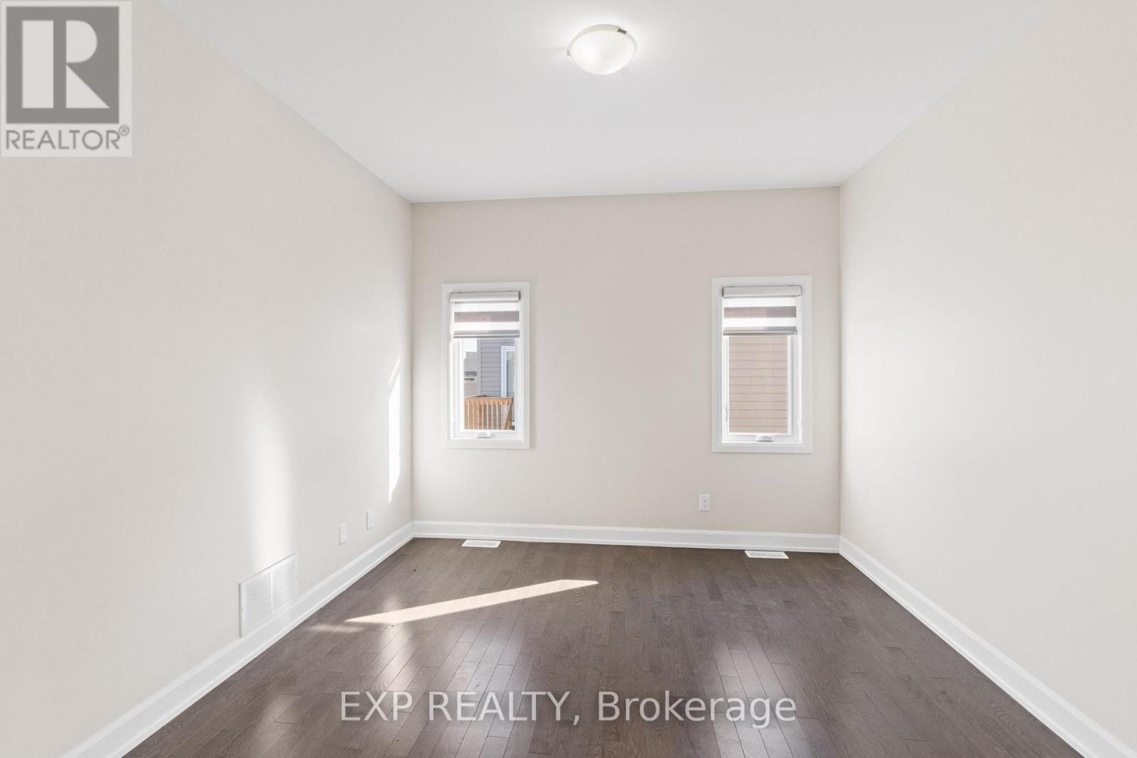 Photo 10 of 524 Lucent Street, Russell ON