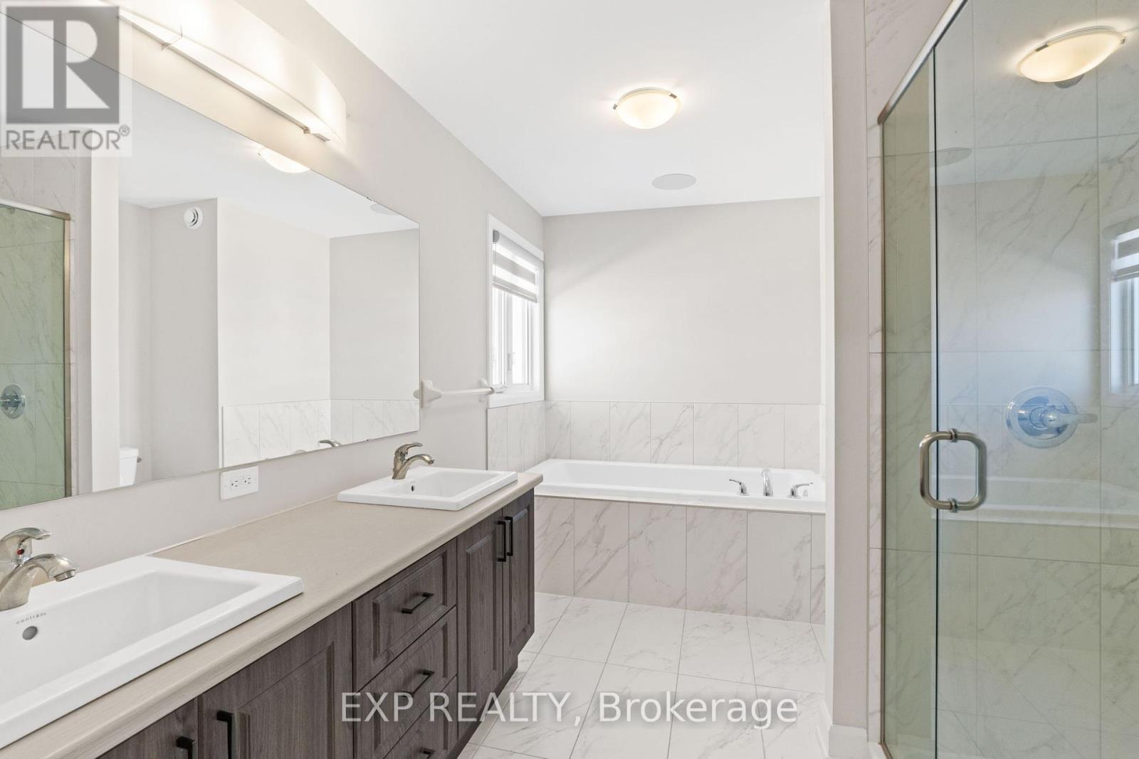Photo 14 of 524 Lucent Street, Russell ON
