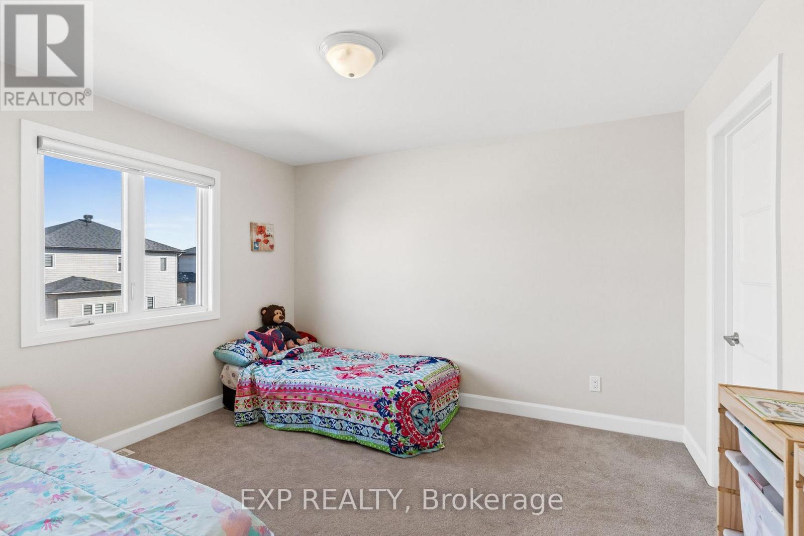 Photo 15 of 524 Lucent Street, Russell ON
