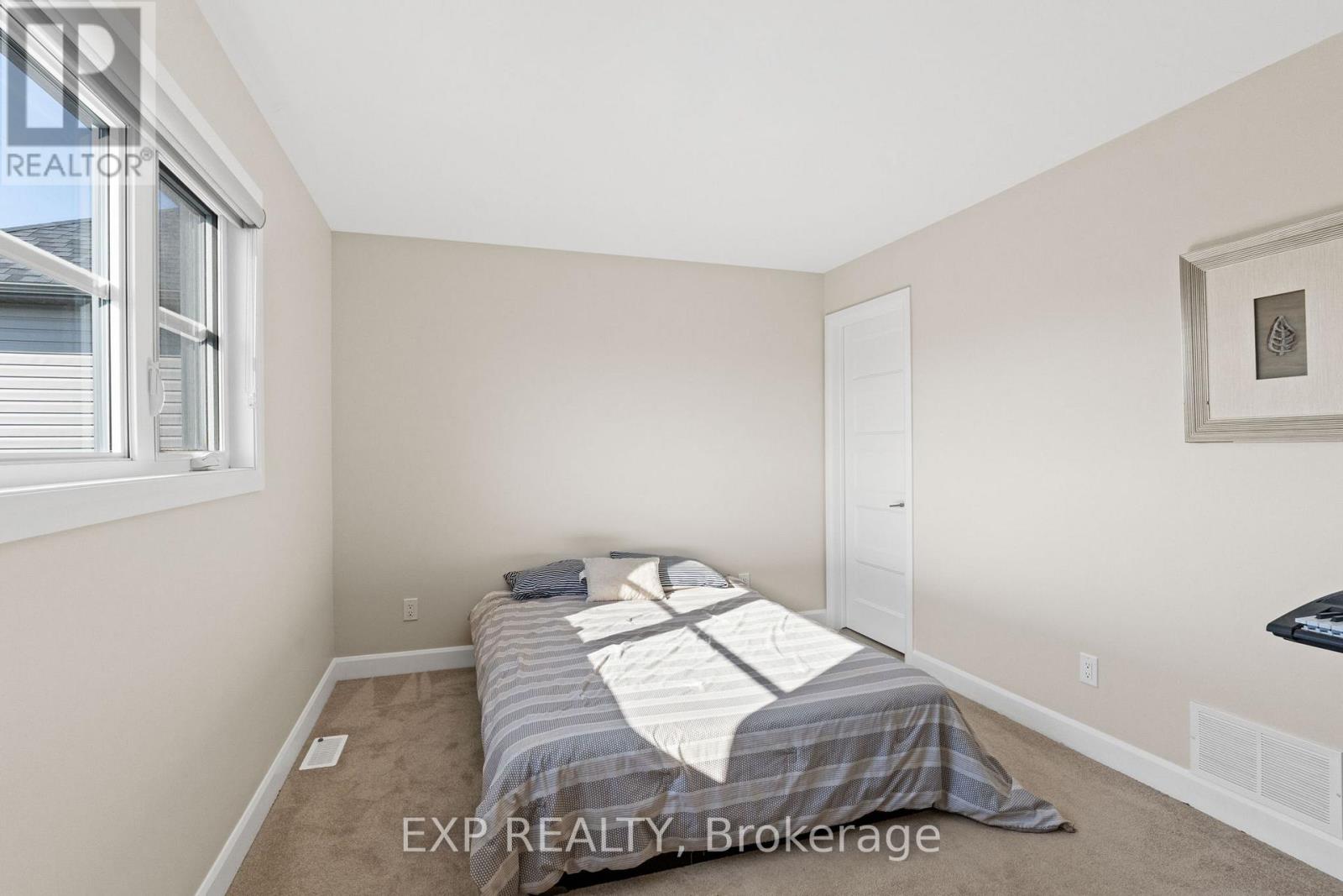 Photo 20 of 524 Lucent Street, Russell ON