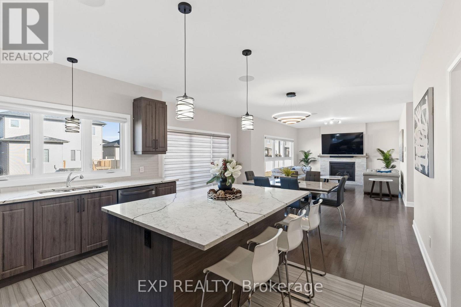 Photo 7 of 524 Lucent Street, Russell ON