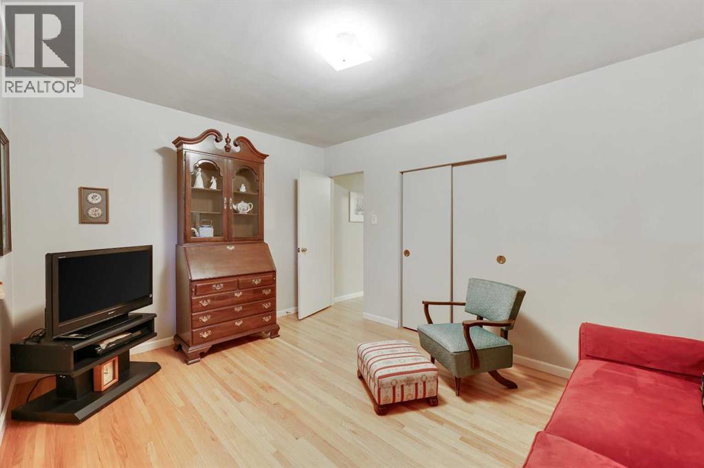 Single Family House Bungalow for Sale in  Glamorgan Drive SW Glamorgan Calgary 