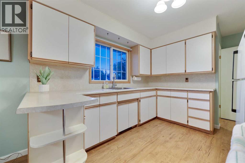Single Family House Bungalow for Sale in  Glamorgan Drive SW Glamorgan Calgary 