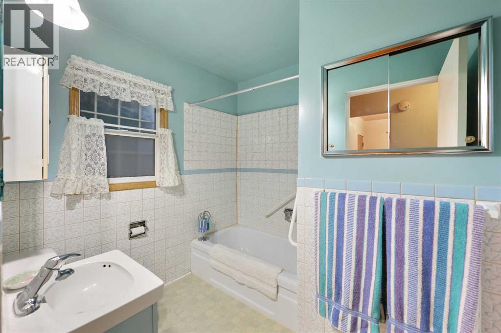 Single Family House Bungalow for Sale in  Glamorgan Drive SW Glamorgan Calgary 