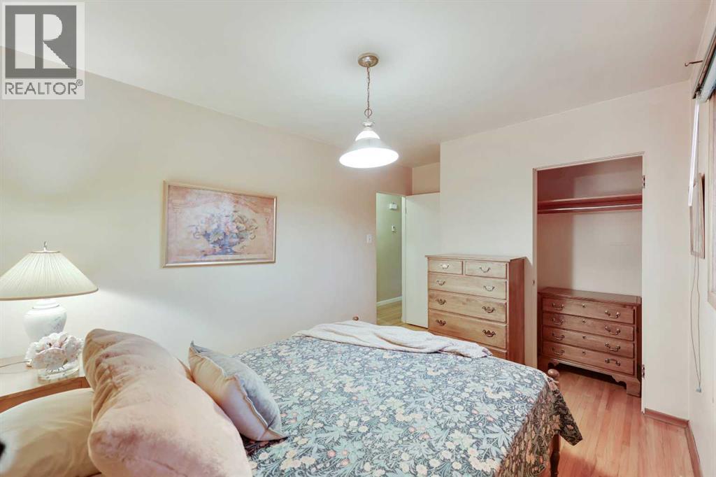 Single Family House Bungalow for Sale in  Glamorgan Drive SW Glamorgan Calgary 
