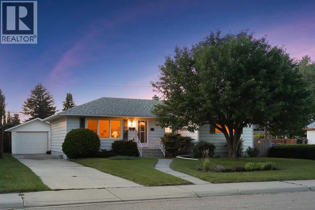 Single Family House Bungalow for Sale in  Glamorgan Drive SW Glamorgan Calgary 