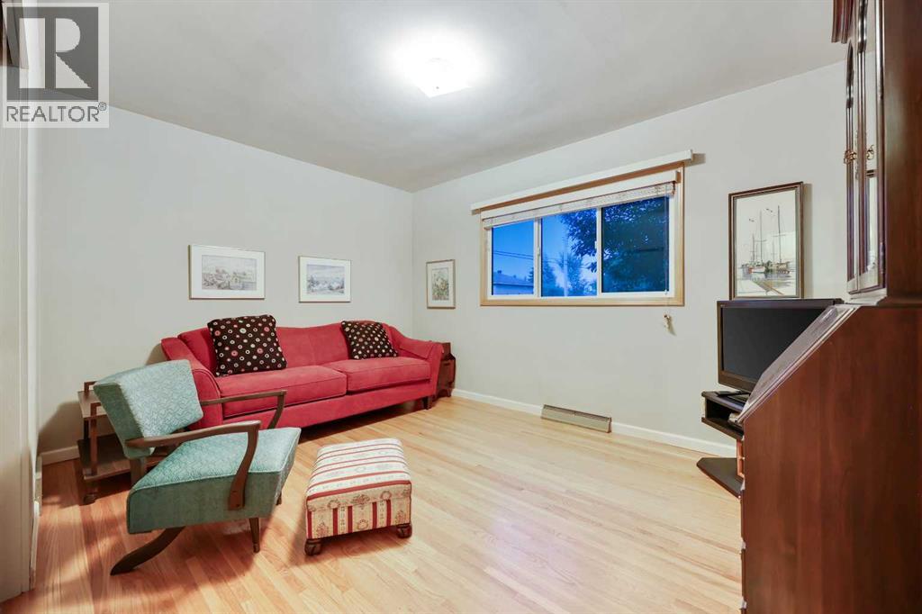 Single Family House Bungalow for Sale in  Glamorgan Drive SW Glamorgan Calgary 