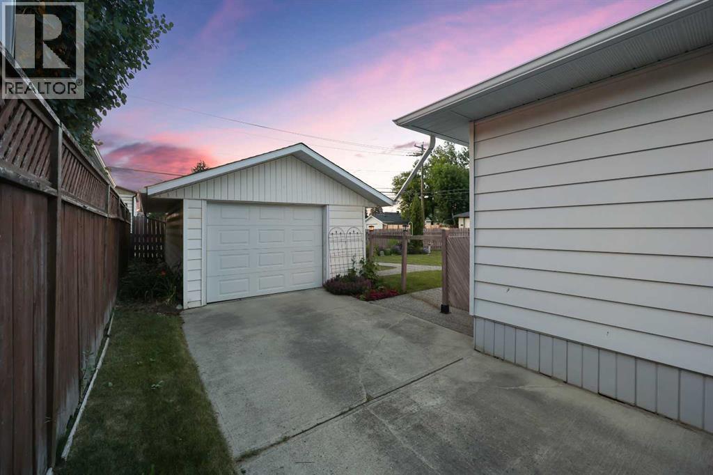 Single Family House Bungalow for Sale in  Glamorgan Drive SW Glamorgan Calgary 