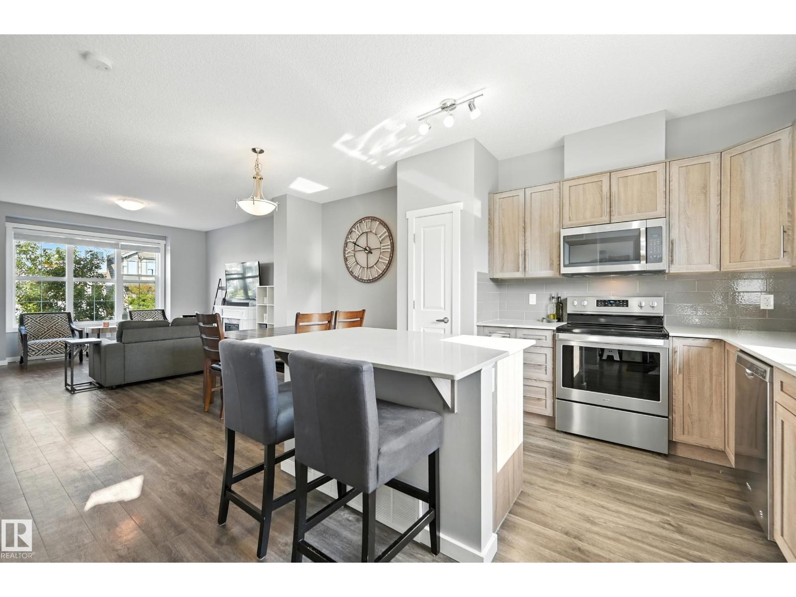 Photo 3 of 2677 Maple Wy Nw, Edmonton AB