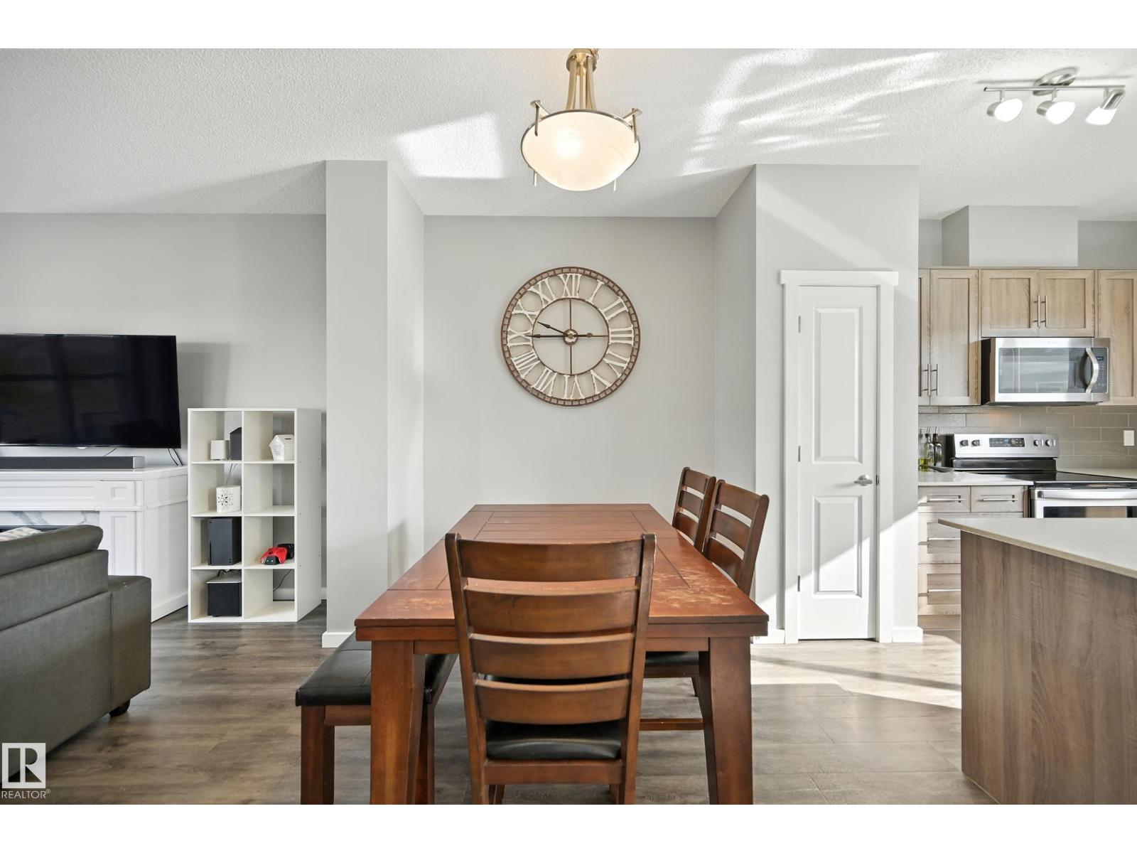 Photo 10 of 2677 Maple Wy Nw, Edmonton AB