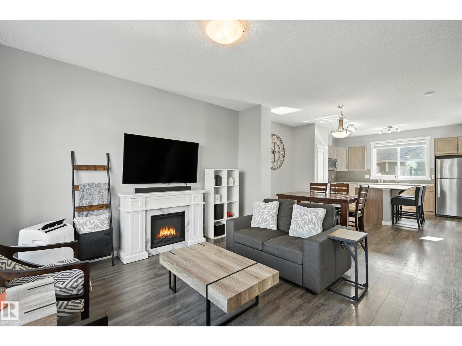 Photo 4 of 2677 Maple Wy Nw, Edmonton AB