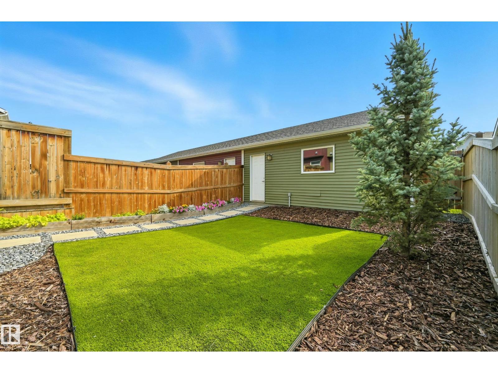 Photo 5 of 2677 Maple Wy Nw, Edmonton AB