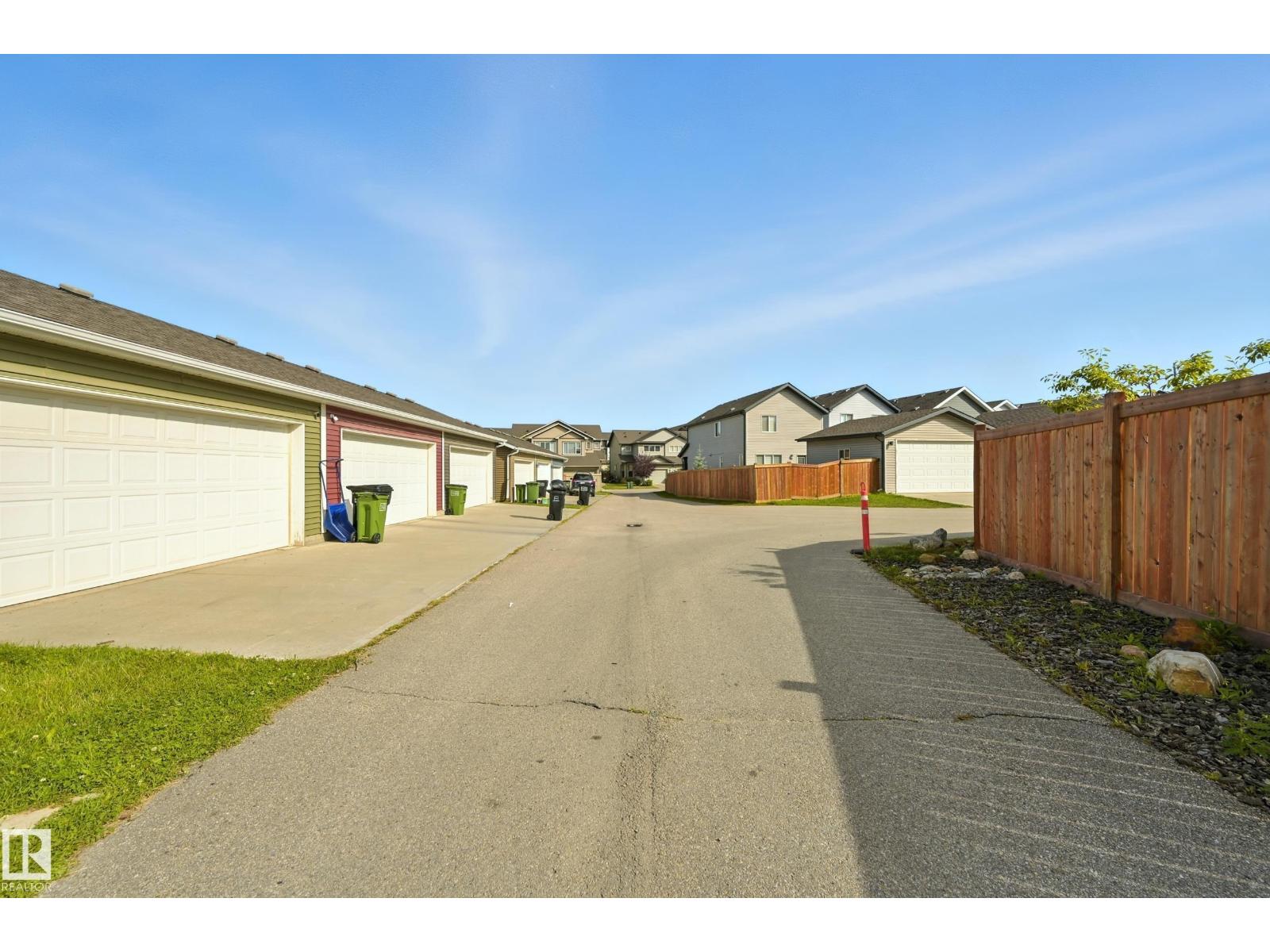 Photo 21 of 2677 Maple Wy Nw, Edmonton AB