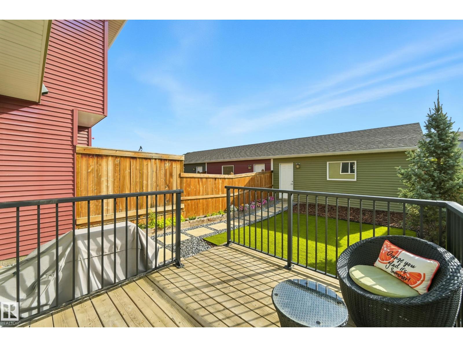 Photo 2 of 2677 Maple Wy Nw, Edmonton AB