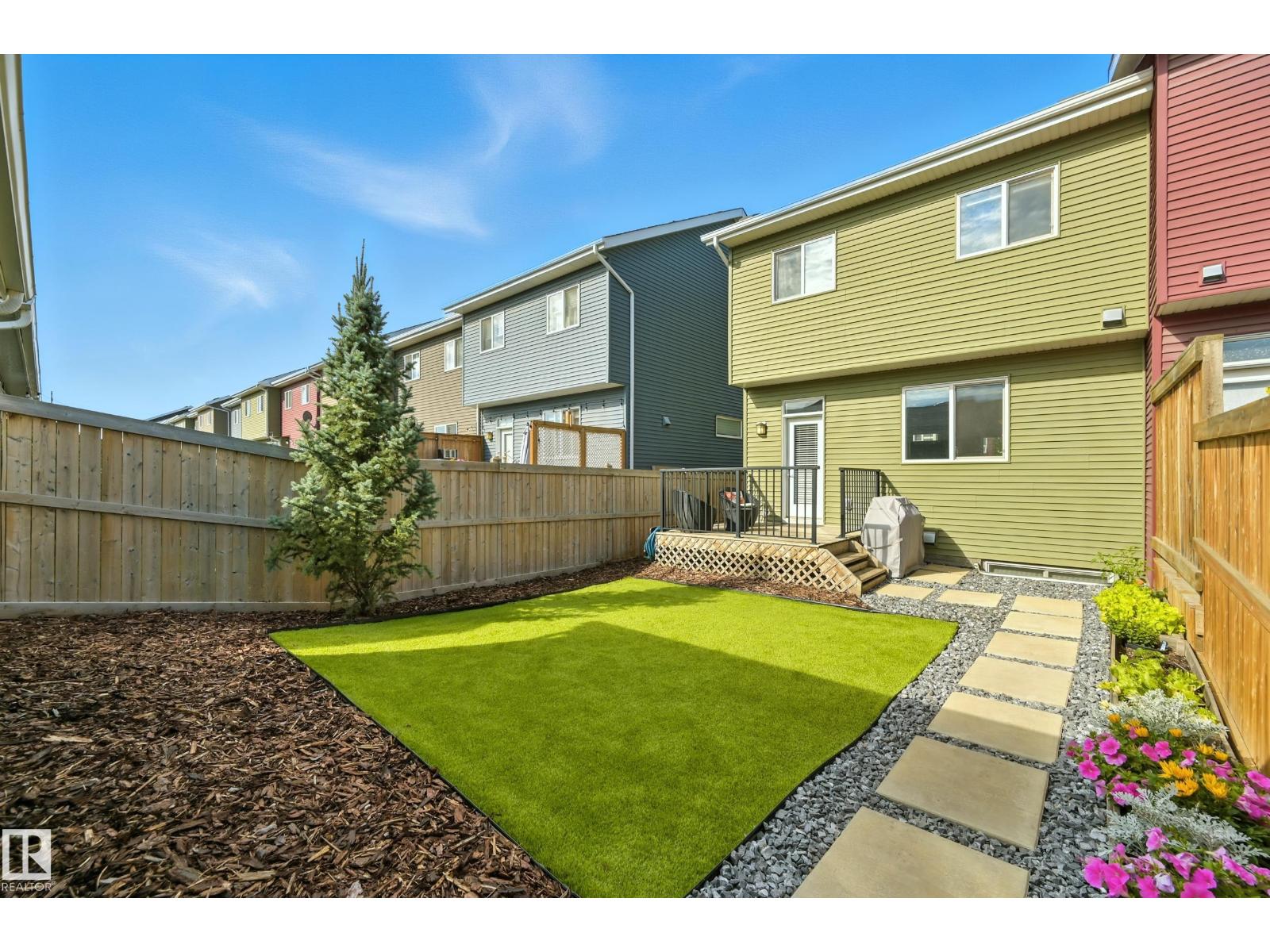 Photo 13 of 2677 Maple Wy Nw, Edmonton AB