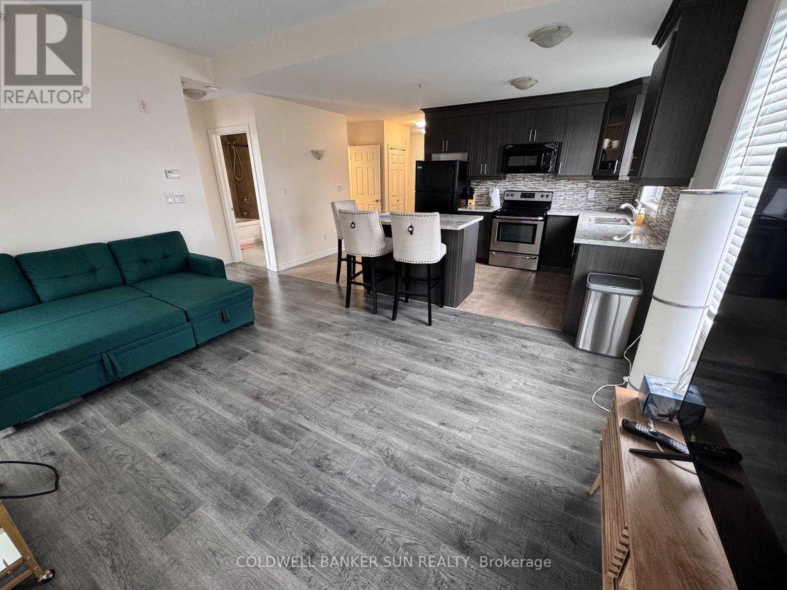 Photo 14 of 211 2 Colonial Drive, Guelph ON