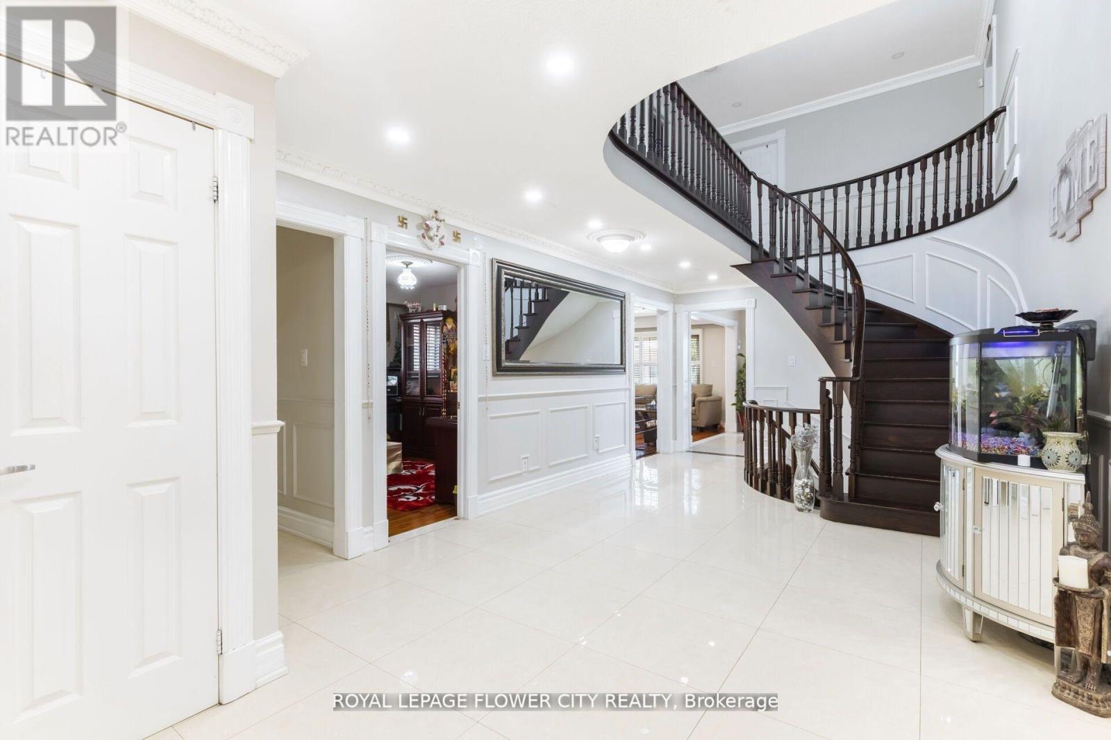 Photo 10 of 15 Thistle Ridge Drive E, Vaughan ON
