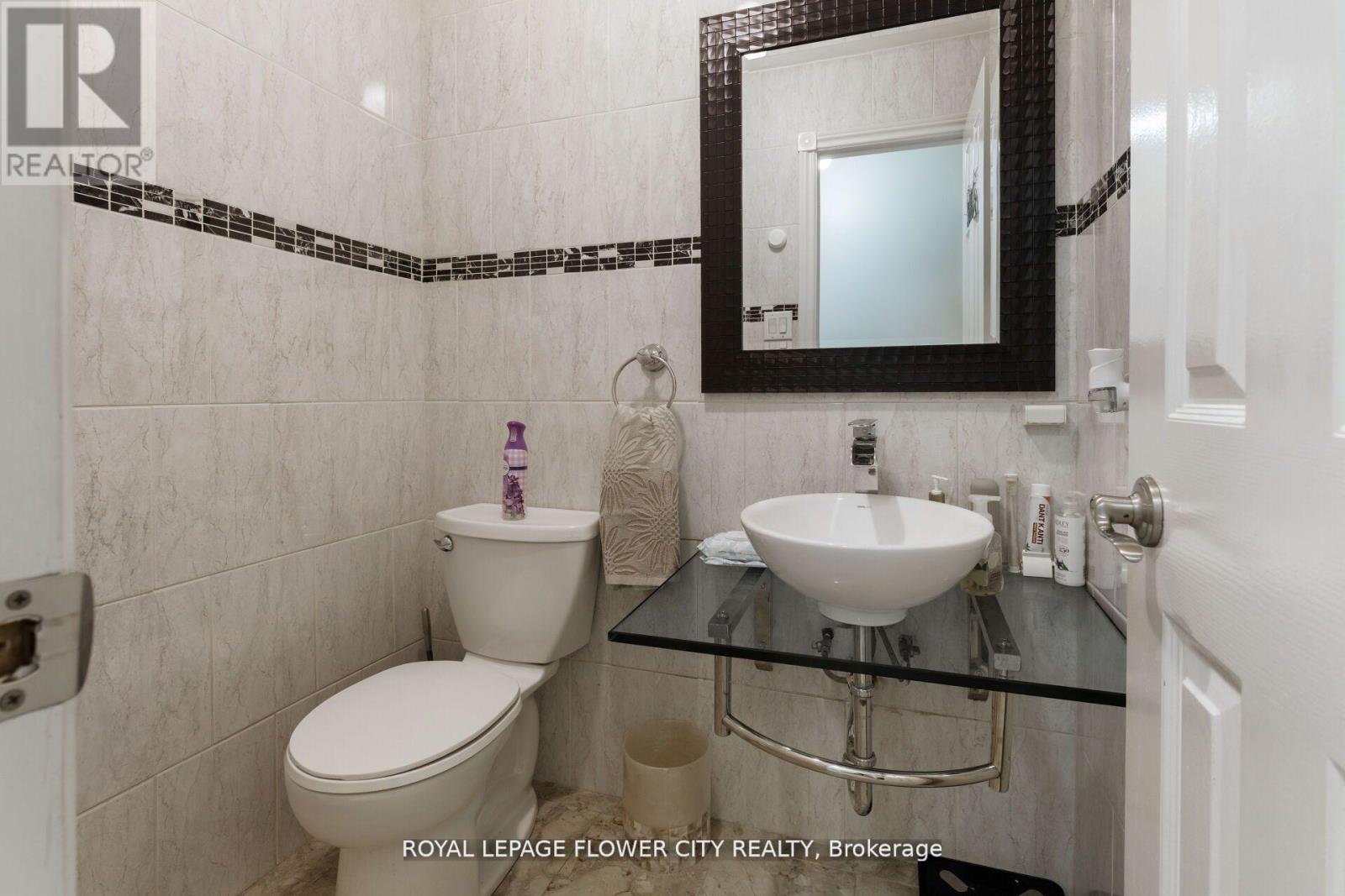 Photo 19 of 15 Thistle Ridge Drive E, Vaughan ON