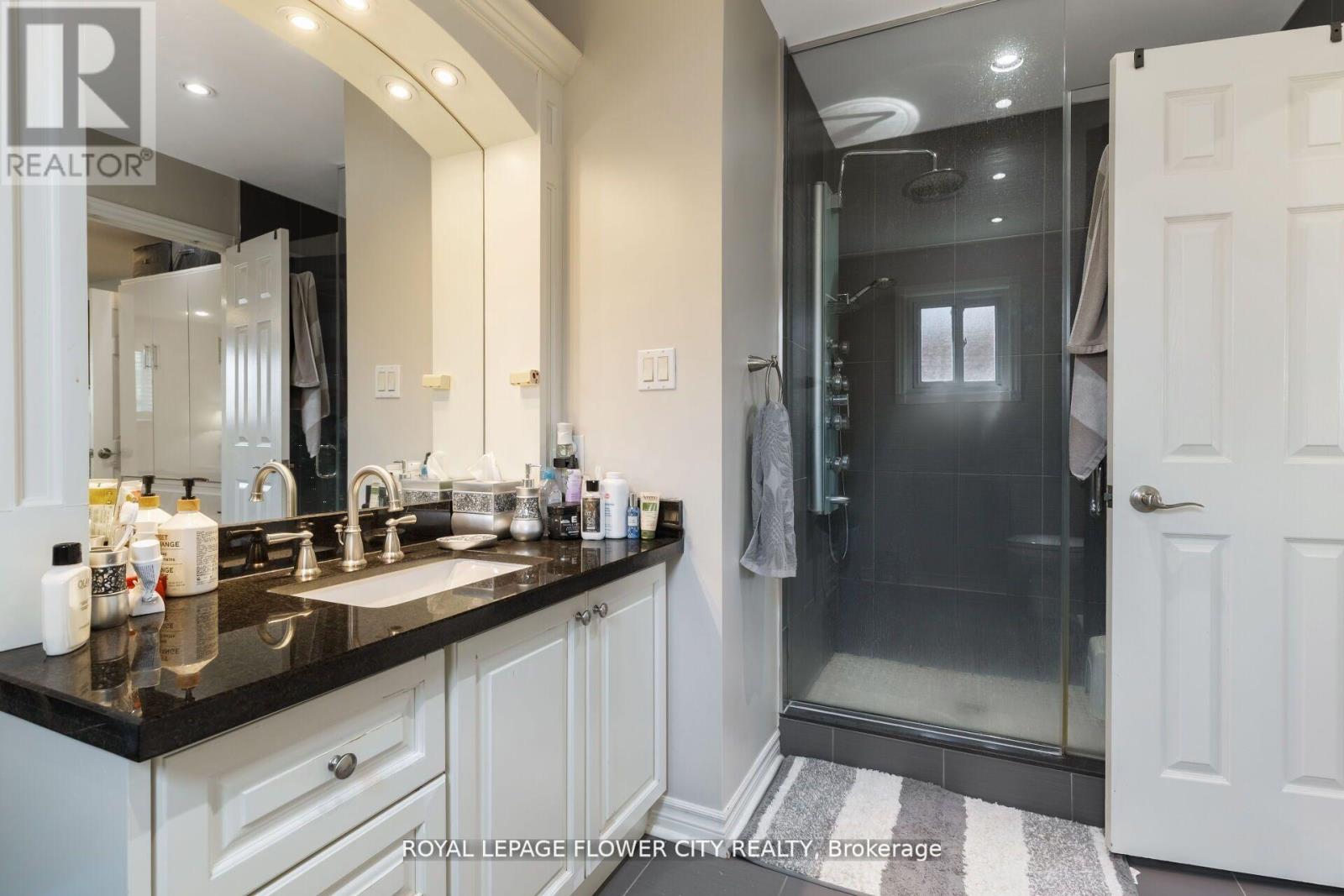Photo 22 of 15 Thistle Ridge Drive E, Vaughan ON