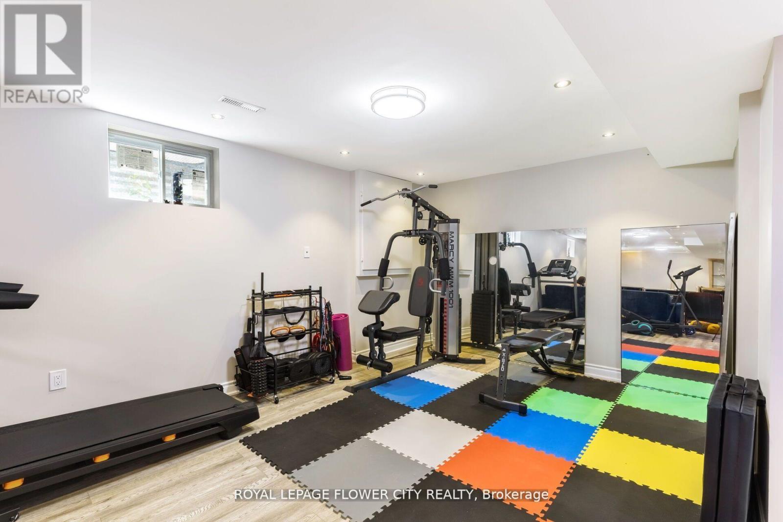 Photo 35 of 15 Thistle Ridge Drive E, Vaughan ON