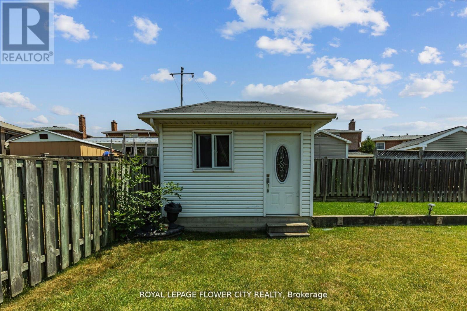Photo 44 of 15 Thistle Ridge Drive E, Vaughan ON