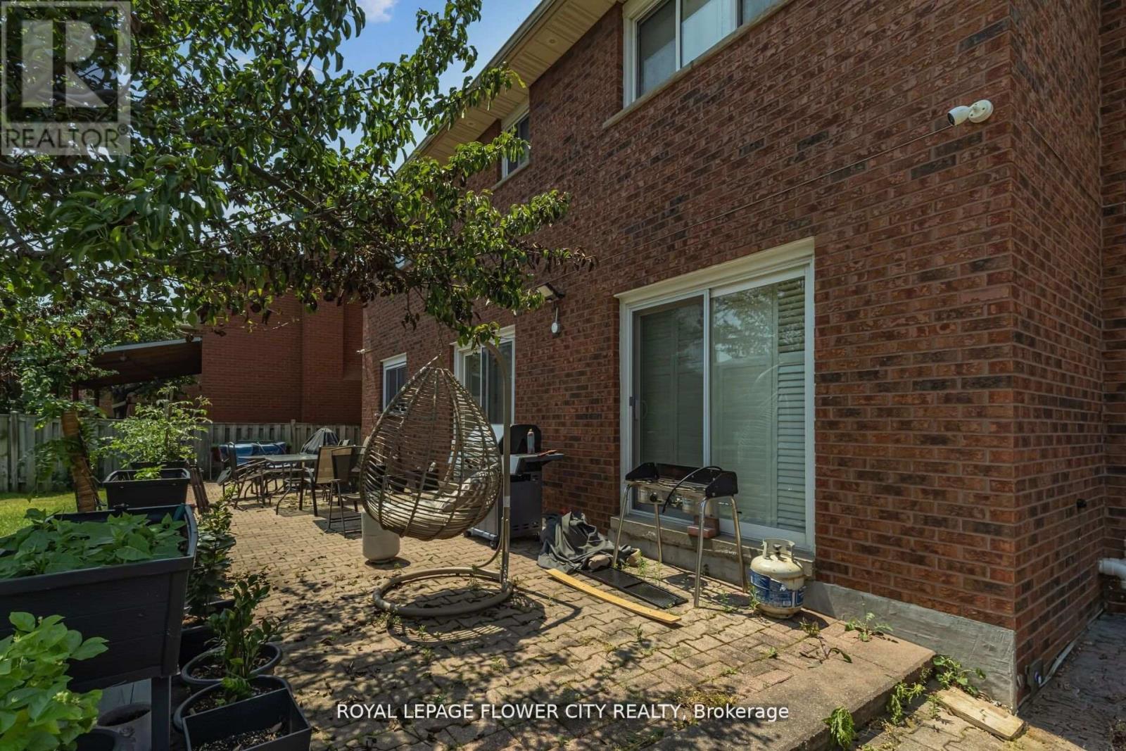 Photo 45 of 15 Thistle Ridge Drive E, Vaughan ON